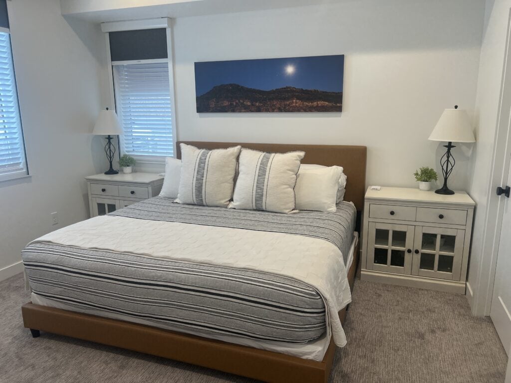 Modern bedroom with large bed and nightstands.